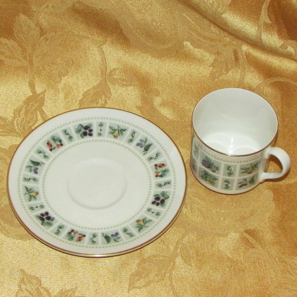 4 Royal Doulton Tapestry Coffee Cups & Saucers TC1024 Vintage Cottagecore - Picture 8 of 12
